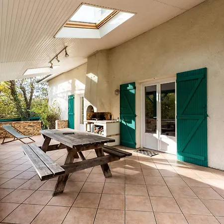 D'hotes Du Prieur Bed & Breakfast